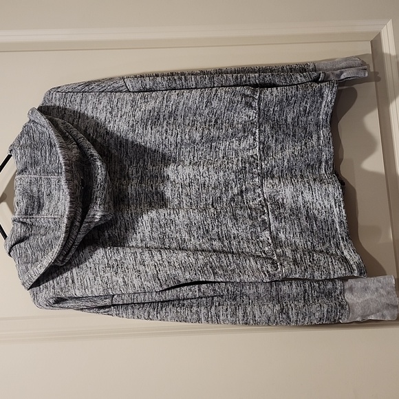 Athletica zipper hoodie with thumb holes and side pockets - Picture 7 of 8